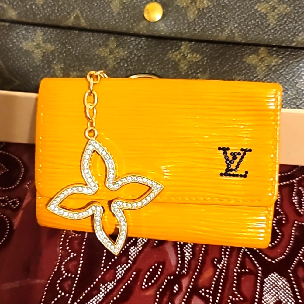 Sunshine yellow Authentic classic Louis V key case
